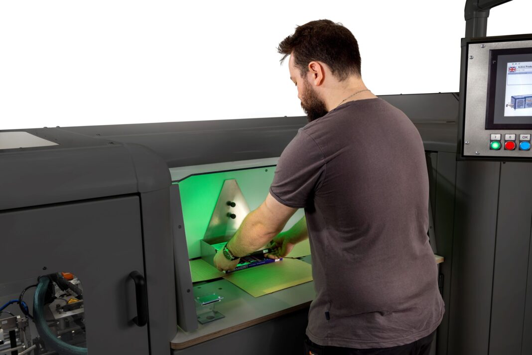 Flap’it! operator adding items to pack