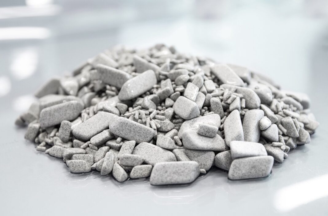 An AM post-processing technology supplier should be able to provide customized technology / media solutions that yield optimal surface finishes while preserving part integrity.