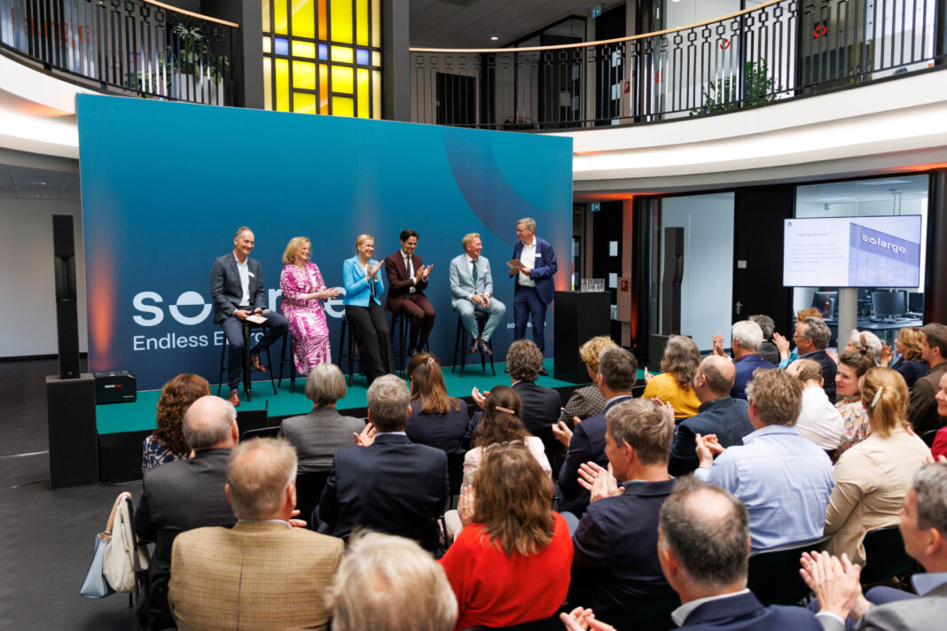 The opening event of Solarge’s new production facility in Weert, was attended by Rob Jetten, Dutch Minister for Climate & Energy, and Kadri Simson, European Commissioner for Energy.