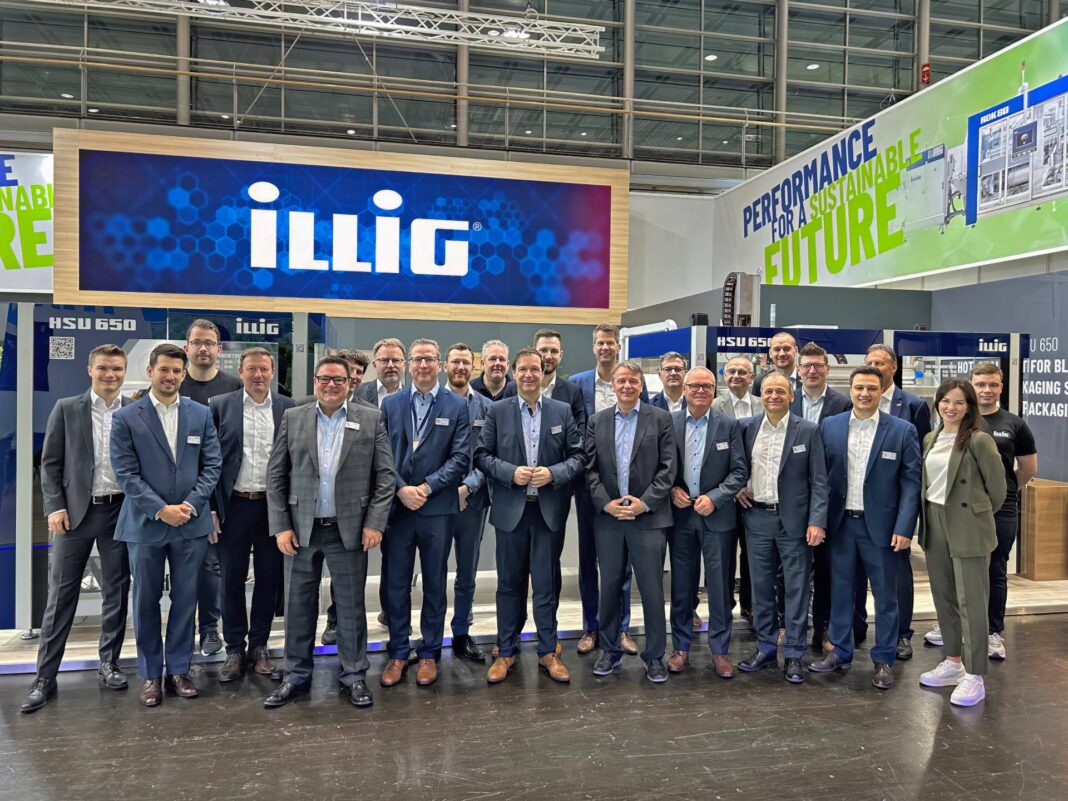The ILLIG team at the ILLIG booth at Interpack 2023.
